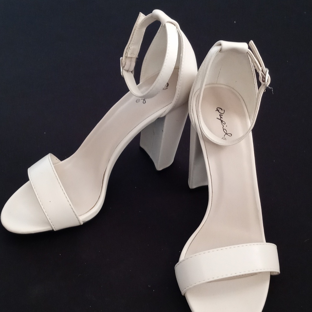 Qupid 4" heel cream color ankle strap size 8.5